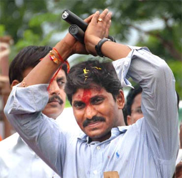 ys jagan mohan reddy,ysrcp,andhra pradesh,ys jagan devotional route  భక్తి బాటలో జగన్ ..!